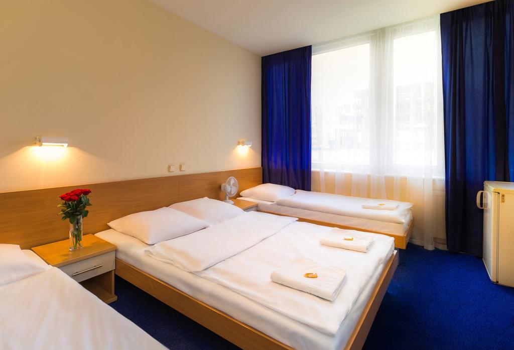 Hostel Dom Turystyczny Indigo Krakau Zimmer foto